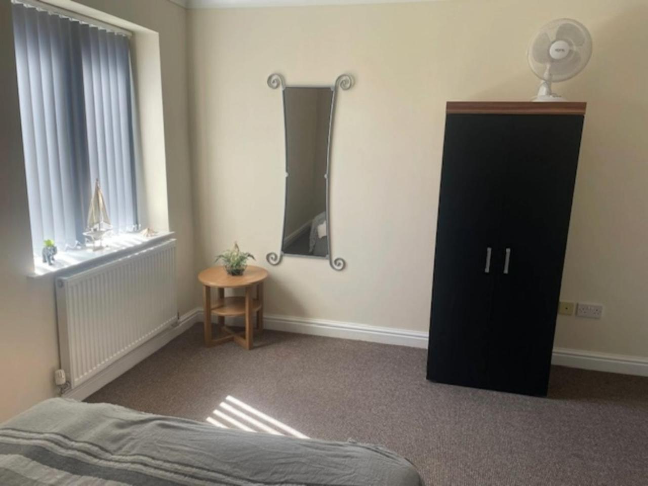 St Annes Apartment 4 - Sleeps 6 - Free Parking Литам-Сент-Эннс Экстерьер фото