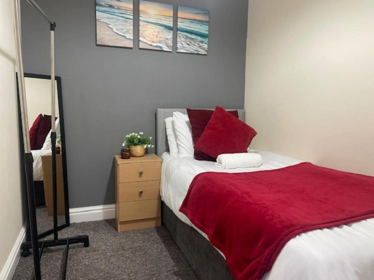St Annes Apartment 4 - Sleeps 6 - Free Parking Литам-Сент-Эннс Экстерьер фото